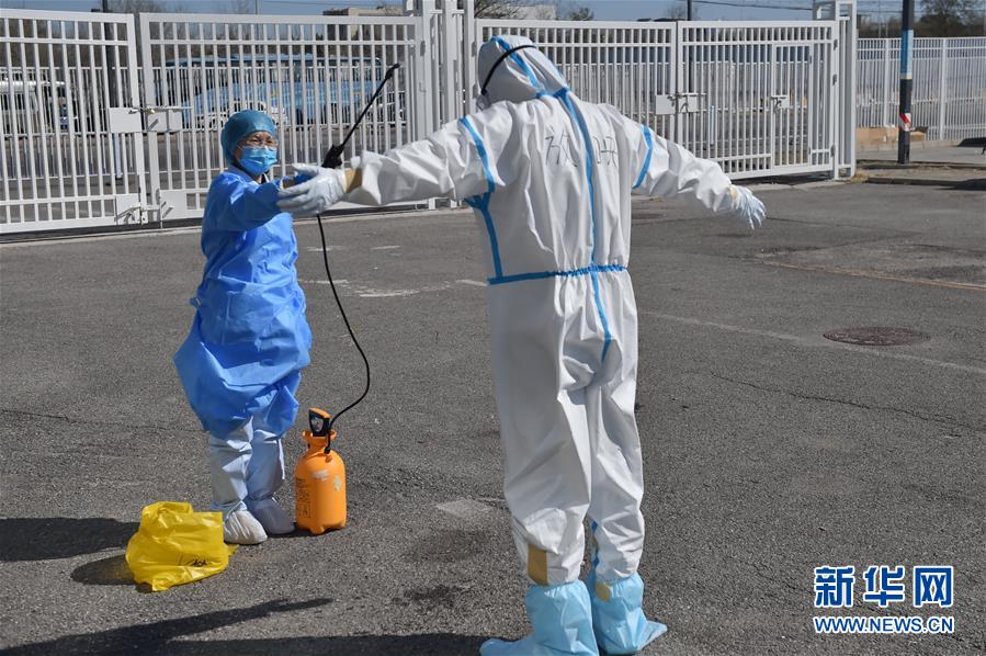 （聚焦疫情防控·圖文互動(dòng)）（15）“感謝你們，讓我感到很踏實(shí)！”——北京入境人員轉(zhuǎn)運(yùn)及隔離點(diǎn)見(jiàn)聞