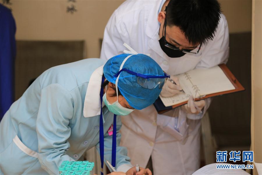 (習近平致敬的戰“疫”英雄·科技工作者篇·圖文互動)(8)他們,爭分奪秒與病魔較量