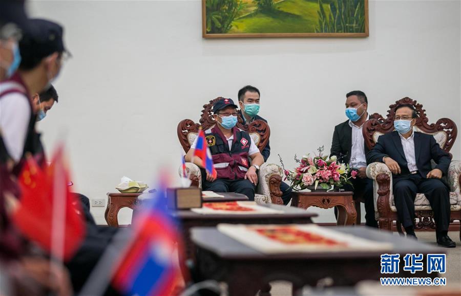 (國際疫情)(3)中國抗疫醫療專家組抵達老撾