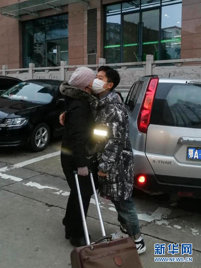 （一線抗疫群英譜·圖文互動）（3）大學生志愿者譚藝西：在武漢，我和媽媽共戰“疫”