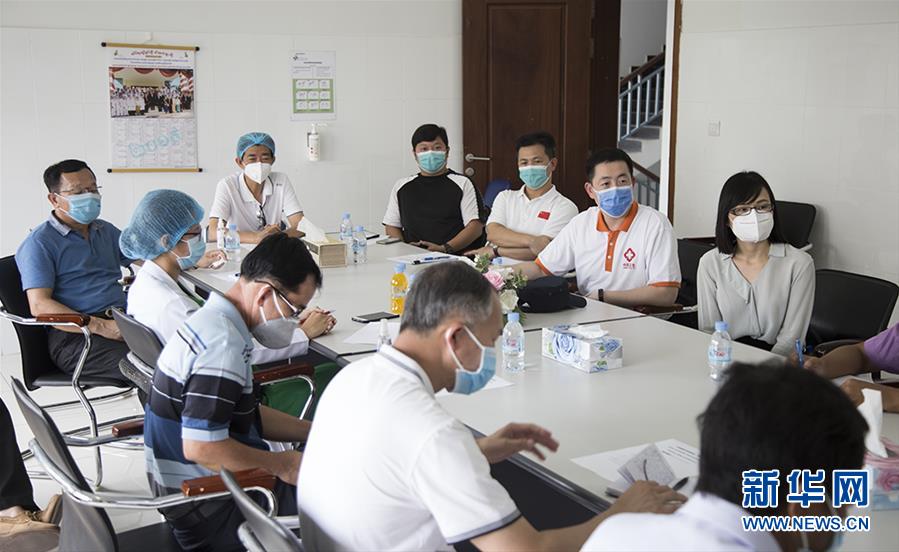 (國際疫情·圖文互動)(2)“工作忙碌又細致,經驗豐富又專業”——一名柬埔寨青年眼中的中國援柬抗疫醫療專家組