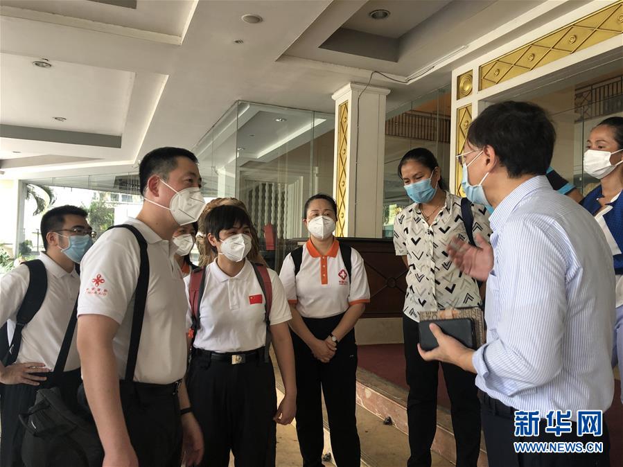 (國際疫情·圖文互動)(6)“工作忙碌又細致,經驗豐富又專業”——一名柬埔寨青年眼中的中國援柬抗疫醫療專家組