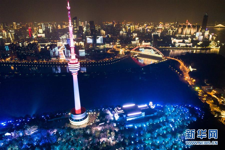 (聚焦疫情防控)(9)點(diǎn)亮武漢