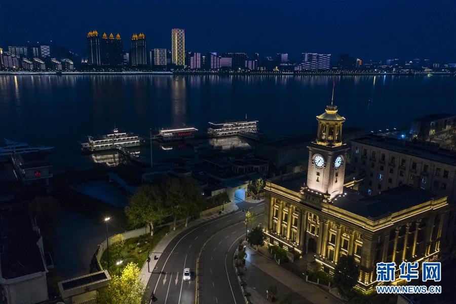 (聚焦疫情防控)(12)點(diǎn)亮武漢