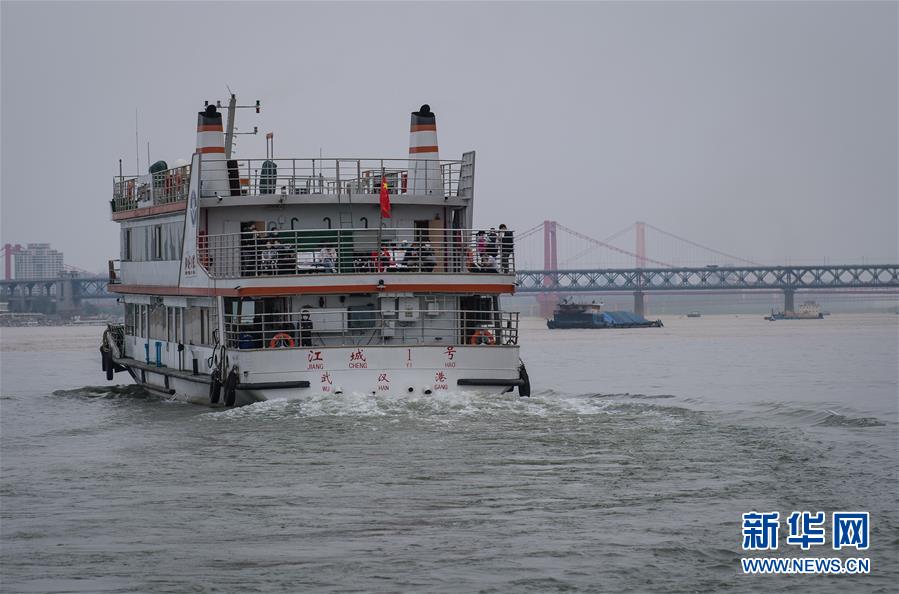 (新華全媒頭條·圖文互動(dòng))(13)武漢重啟,不負(fù)春天——寫在武漢“解封”之際