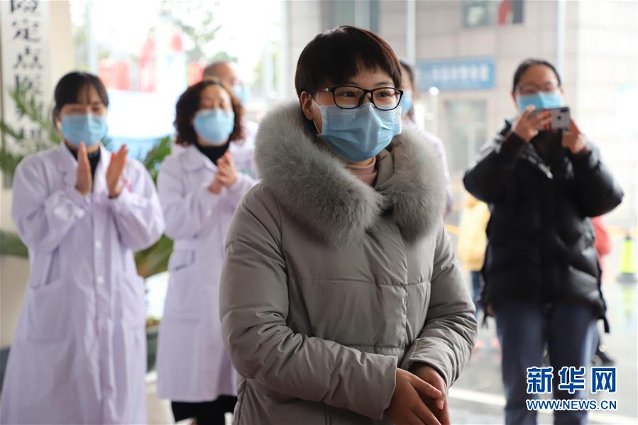 （一線抗疫群英譜·圖文互動）“英雄妹妹”杜富佳：雷場是哥哥的戰(zhàn)場，武漢是我的前線