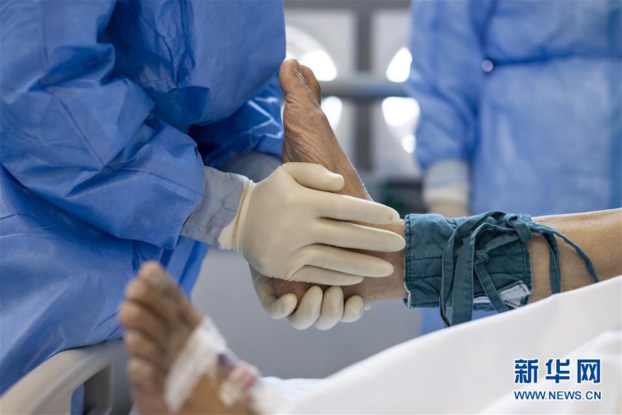 (聚焦疫情防控)(2)湖北重癥危重癥患者首降至兩位數