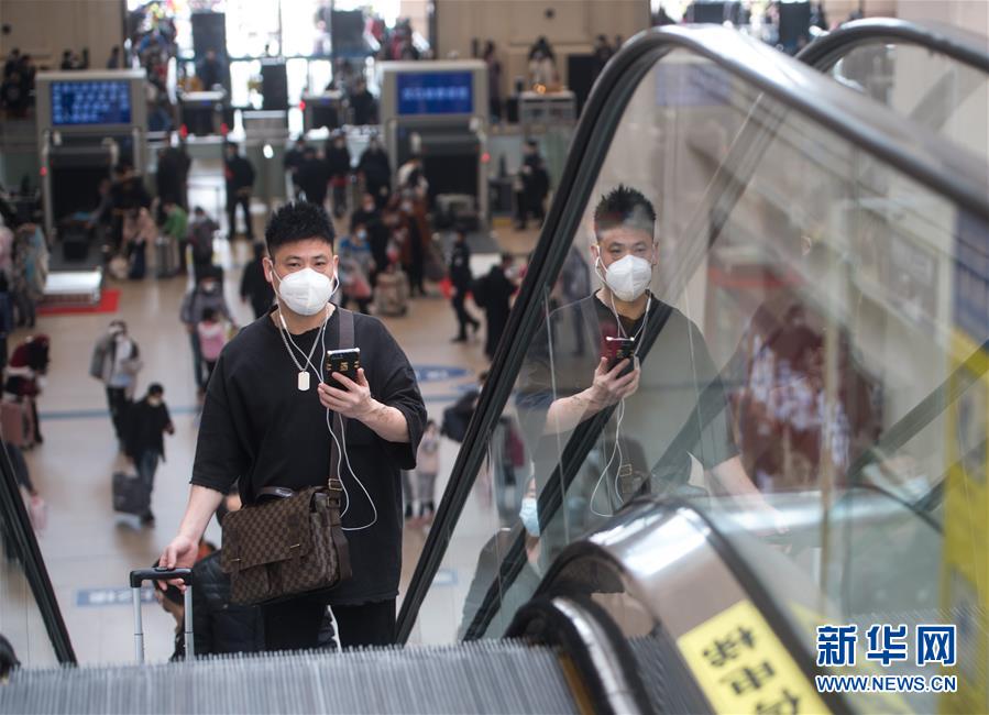 （新華全媒頭條&middot;圖文互動(dòng)）（10）江城&ldquo;歸來(lái)&rdquo; 不負(fù)韶華&mdash;&mdash;武漢&ldquo;解封&rdquo;半月記