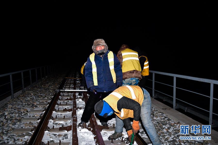 （新華全媒頭條&middot;圖文互動）（8）用腳步和忠誠守護雪域天路&mdash;&mdash;記青藏鐵路望昆線路車間副主任于本蕃