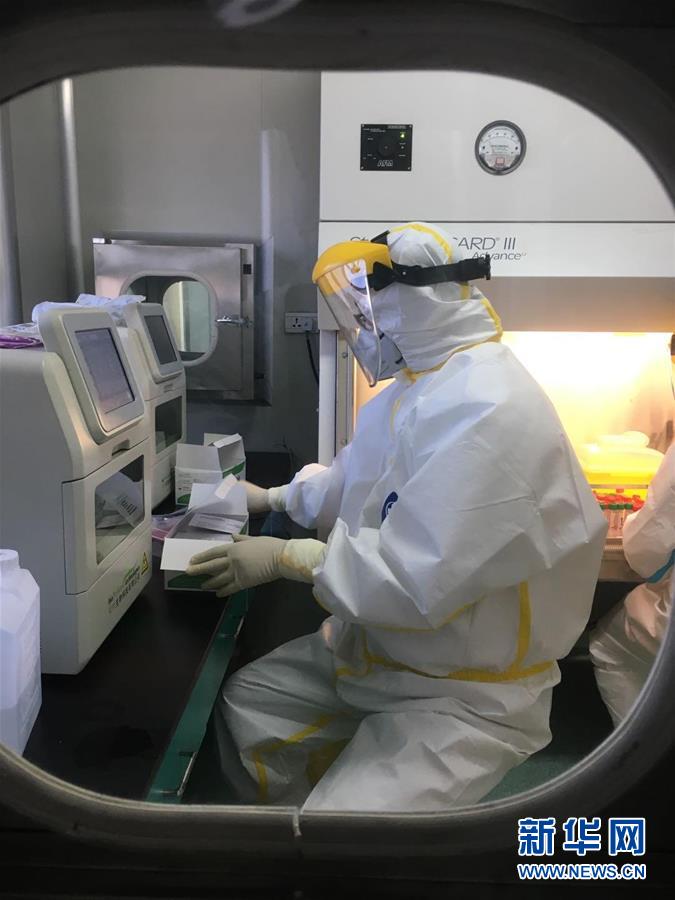 （一線抗疫群英譜·圖文互動(dòng)）（2）山西檢測(cè)員伉儷：疫情不退，決不放松