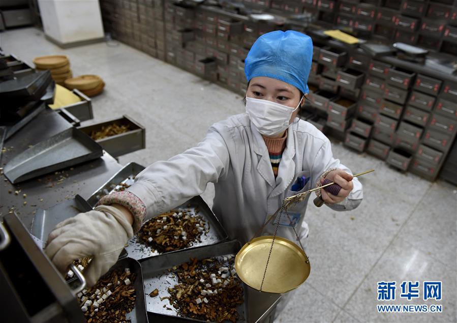 （聚焦疫情防控·圖文互動）（14）分秒必爭！一切為了治病救人——中國抗疫生命至上的生動實踐
