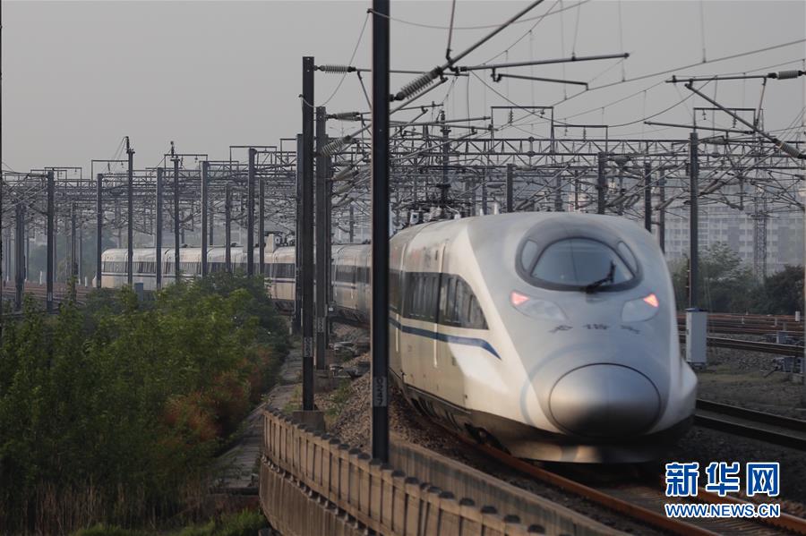 (新華全媒頭條·圖文互動)(1)這個春天,追尋奮斗者的腳步——寫在2020年“五一”國際勞動節到來之際