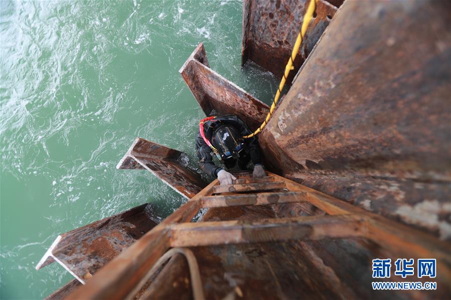 (圖文互動)(5)伶仃洋上超級工程建設者的一天