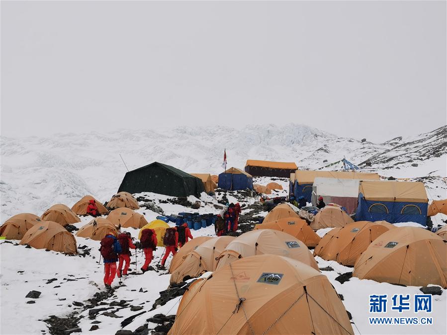 （2020珠峰高程測量·圖文互動(dòng)）（1）2020珠峰高程測量登山隊(duì)抵達(dá)海拔6500米的前進(jìn)營地