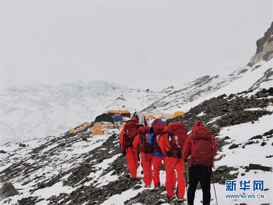 （2020珠峰高程測量·圖文互動(dòng)）（6）2020珠峰高程測量登山隊(duì)抵達(dá)海拔6500米的前進(jìn)營地