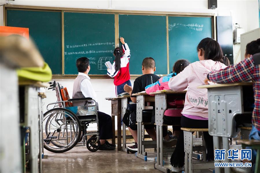 (新華全媒頭條·圖文互動)(2)刺梨花開滿山紅——記在貴州脫貧攻堅一線奮斗的殘疾人