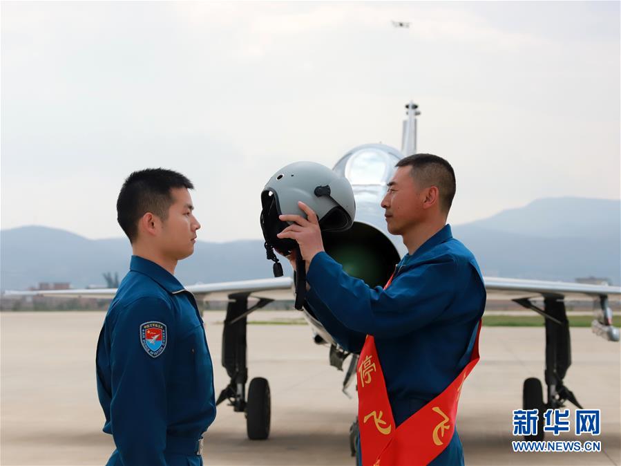 (圖文互動)(2)5290小時!中國空軍殲擊機飛行紀錄保持者光榮停飛
