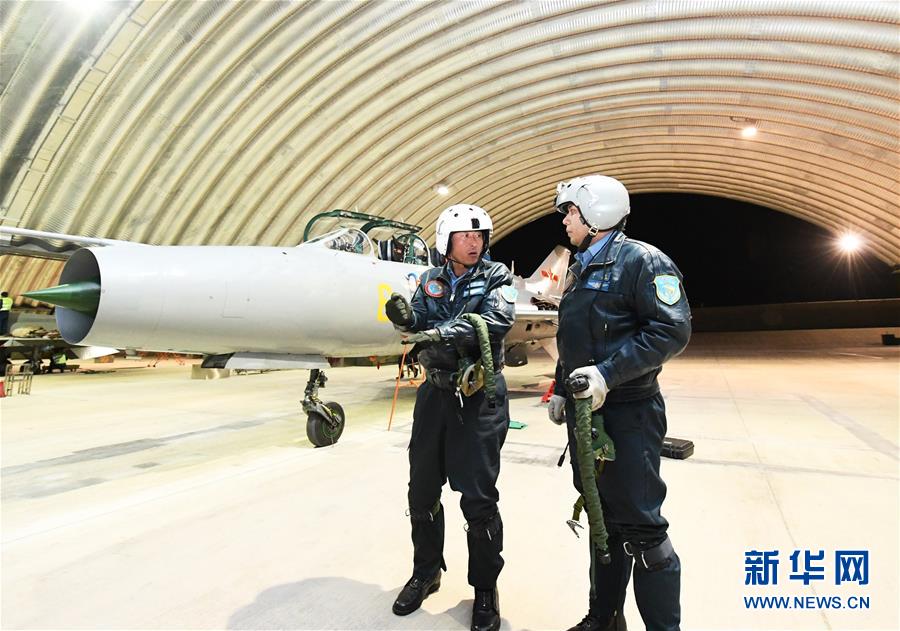 (圖文互動)(5)5290小時!中國空軍殲擊機飛行紀錄保持者光榮停飛