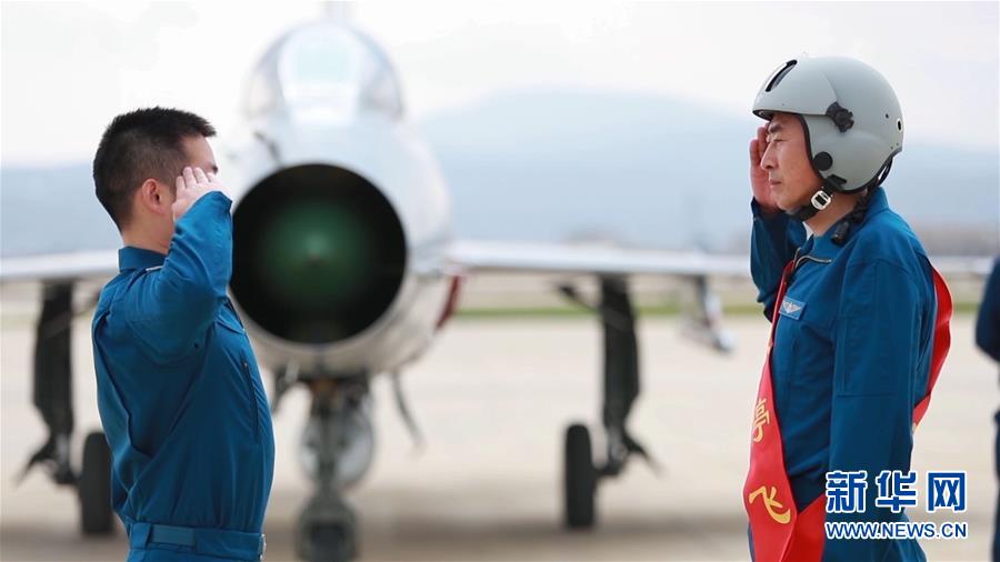 (圖文互動)(8)5290小時!中國空軍殲擊機飛行紀錄保持者光榮停飛