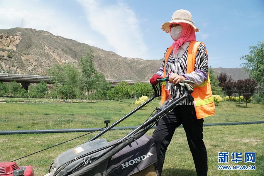 （決戰決勝脫貧攻堅·圖文互動）（3）李三姐有了“美”差事