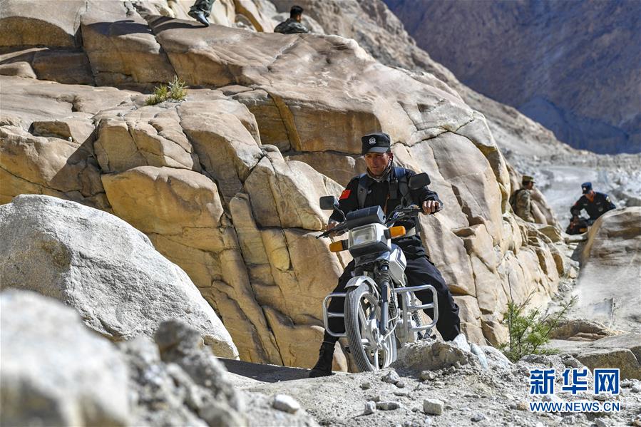 （新華全媒頭條·圖文互動）（12）飛吧，“帕米爾雄鷹”！