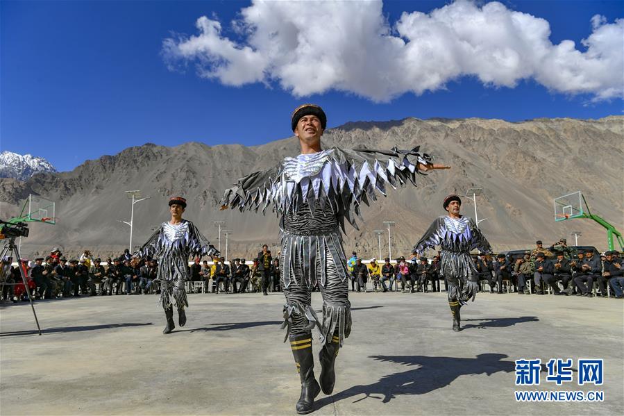 （新華全媒頭條·圖文互動）（13）飛吧，“帕米爾雄鷹”！