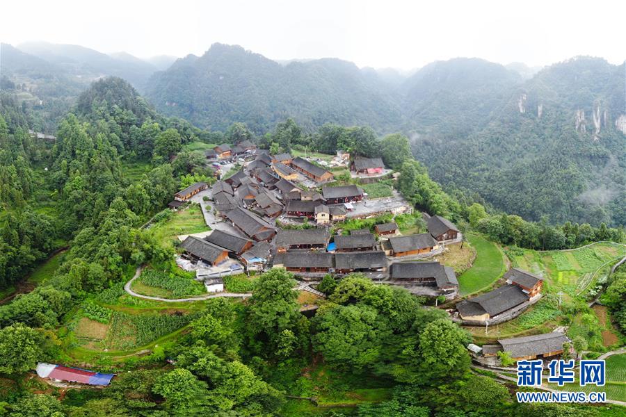 （新華全媒頭條·走向我們的小康生活·圖文互動）（7）那山，那人，那苗寨——十八洞村三代人的奮斗史