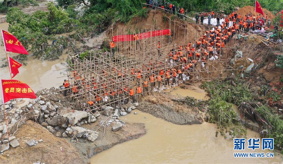 (防汛抗洪·圖文互動)(10)洪水不退,子弟兵誓死不退——解放軍和武警部隊官兵參與洪澇災害搶險救援記事