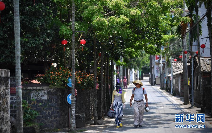 (新華全媒頭條·走向我們的小康生活·圖文互動)(12)留住鄉愁留住美——千村競秀綴瓊州