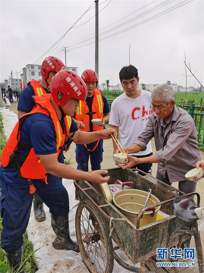 (新華全媒頭條·圖文互動(dòng))(5)筑起共御水患的鋼鐵長(zhǎng)堤——戰(zhàn)洪一線的“干群關(guān)系新答卷”