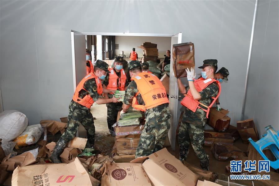 (防汛抗洪·圖文互動)(2)哪里有需要就戰斗在哪里——武警安徽總隊黃山支隊抗洪搶險記事