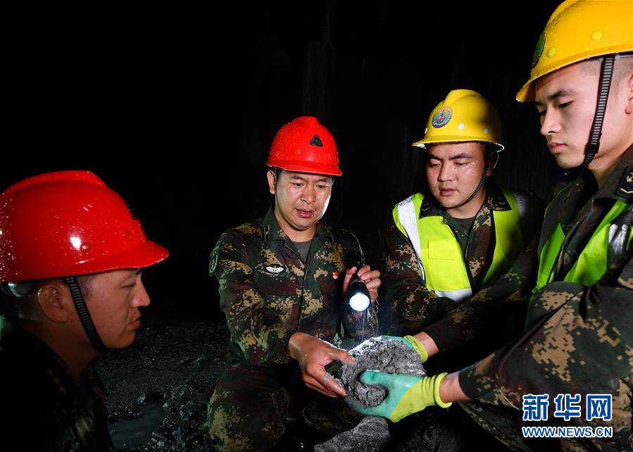 (軍事·圖文互動)(3)為導彈筑巢的“彝族雄鷹”——記“最美新時代革命軍人”沙子呷