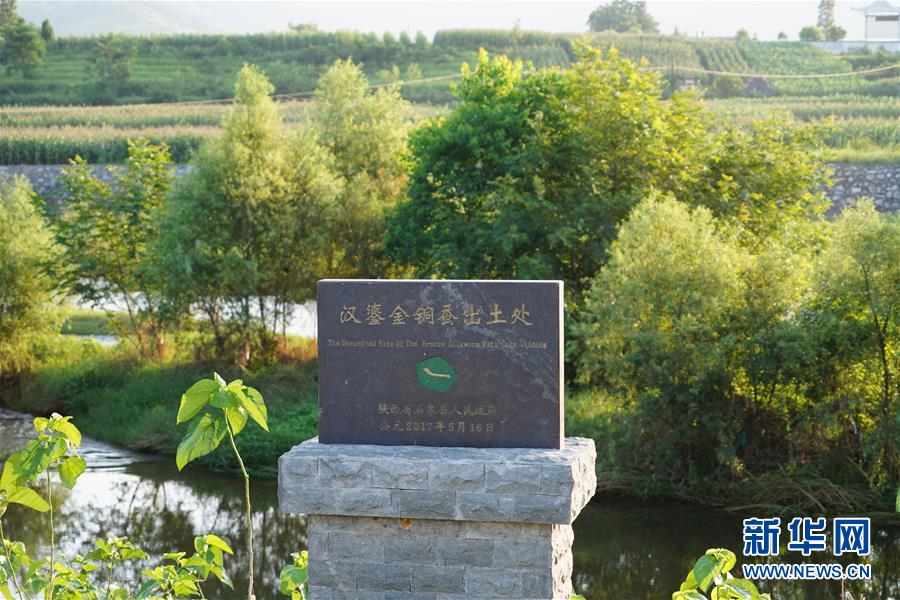 （走向我們的小康生活·圖文互動(dòng)）（5）綠了青山，紅了日子——秦巴山區(qū)群眾繪出小康“調(diào)色板”