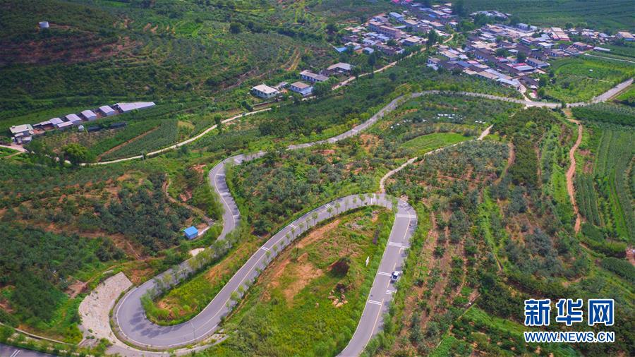 （新華全媒頭條·走向我們的小康生活·圖文互動）（1）長城腳下，小康村串成“珍珠鏈”
