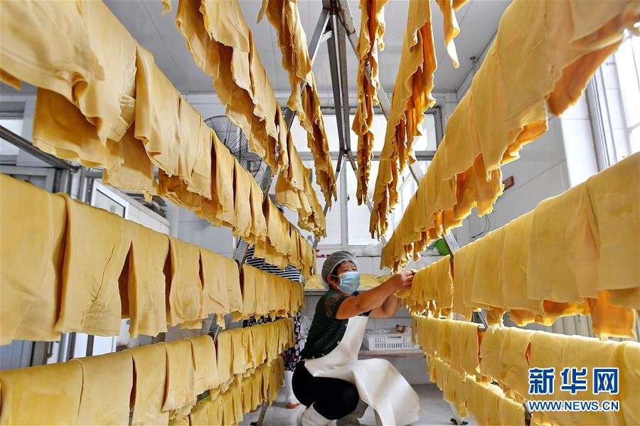 （新華全媒頭條·走向我們的小康生活·圖文互動）（10）長城腳下，小康村串成“珍珠鏈”