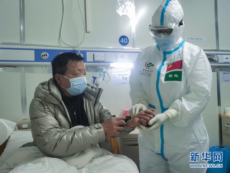 （抗疫一線醫(yī)務人員英雄群體·圖文互動）（2）合力護航生命之舟——遼寧、上海、廣東等醫(yī)療隊聯(lián)手決戰(zhàn)雷神山