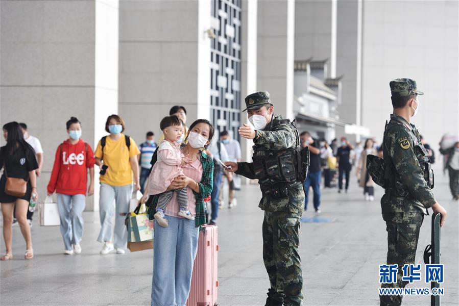 (圖文互動)(5)武警官兵“雙節”堅守戰位保平安