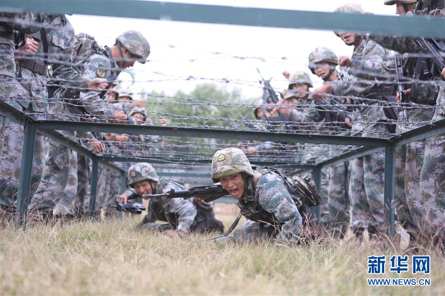 (在習近平強軍思想指引下·我們在戰位報告·圖文互動)(3)千里移防,鐵心跟黨走——南部戰區陸軍第75集團軍某紅軍旅政治建軍、練兵備戰記事