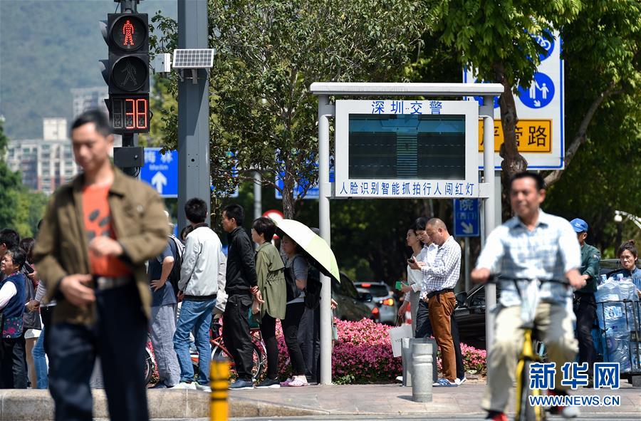 (深圳特區(qū)40年·圖文互動)(3)“智”行千里——特大城市交通治理的深圳樣板