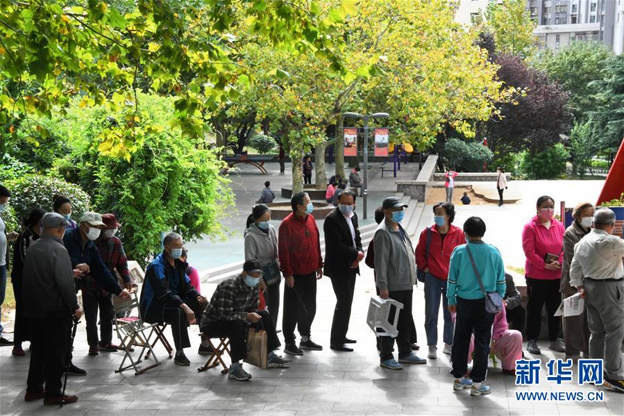 (社會)(3)青島核酸檢測采樣超300萬份 未發(fā)現(xiàn)新的陽性樣本