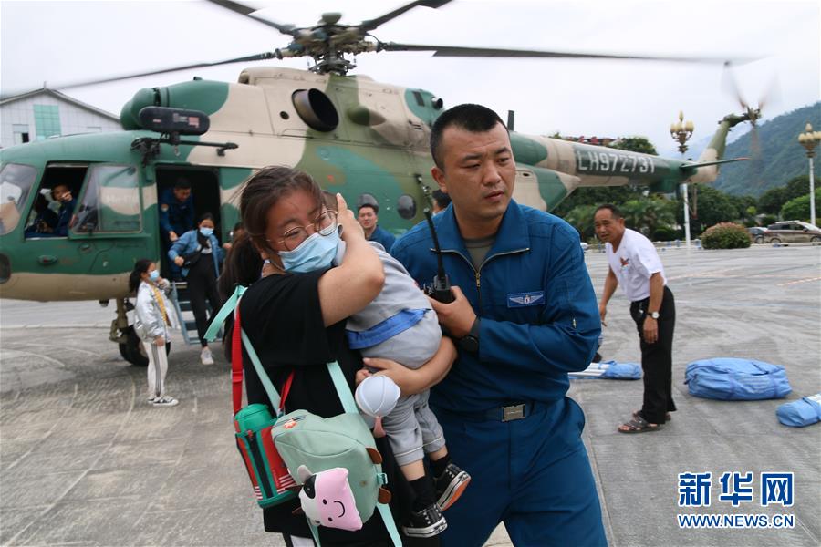 (在習近平強軍思想指引下·我們在戰位報告·圖文互動)(1)將強軍使命書寫在祖國的藍天上——陸軍第77集團軍某陸航旅聚焦練兵備戰記事