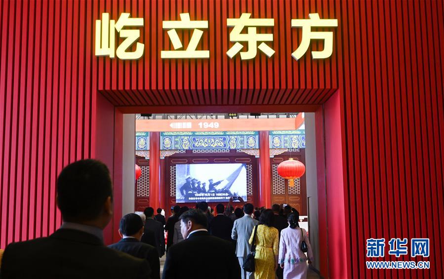 (社會(huì))(2)海外僑胞受邀參觀成就展感受70年巨變
