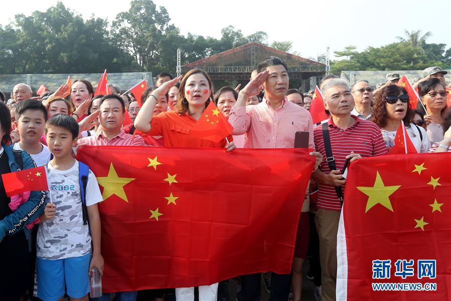 (圖文互動)(1)“我和我的祖國,一刻也不能分割”——解放軍駐香港部隊與市民共同慶祝國慶70周年見聞