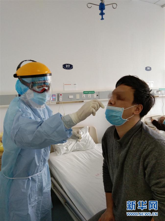 (在習近平新時代中國特色社會主義思想指引下——新時代新作為新篇章·習近平總書記關切事·圖文互動)(1)口罩擋不住你的美——戰“疫”一線巾幗掠影