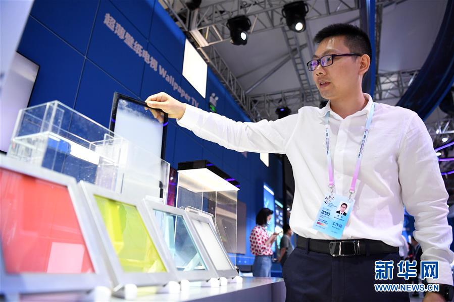 (在習近平新時代中國特色社會主義思想指引下——新時代新作為新篇章·習近平總書記關切事·圖文互動)(2)為經濟育動能 讓生活更多彩——從2020智博會看智能產業發展新動向