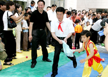“為民、務(wù)實(shí)、清廉”——記中共中央政治局常委張高麗