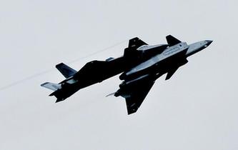 “殲-20，你不要飛得那么快……”