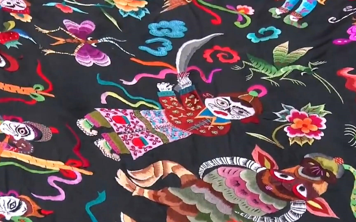 苗繡繡品慢慢得到市場認(rèn)可，回鄉(xiāng)的繡娘逐漸多了起來