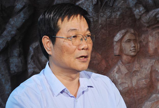 我們把黨的政治優(yōu)勢(shì)和現(xiàn)代企業(yè)制度優(yōu)勢(shì)結(jié)合起來，建立完善決策、執(zhí)行、監(jiān)督三個(gè)體系。