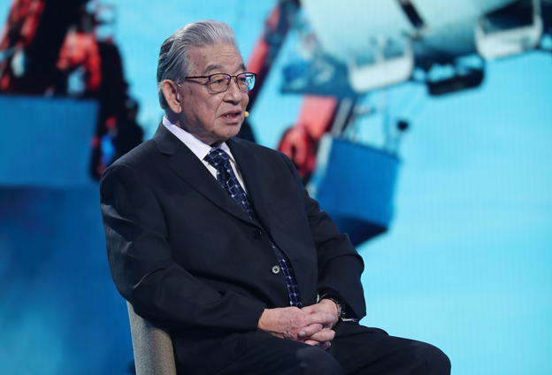 中華民族實現了可上九天攬月，可下五洋捉鱉的宏偉夙愿